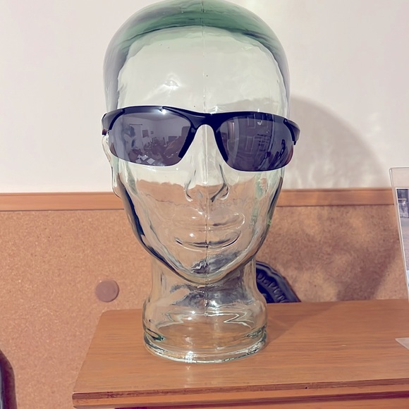 Men’s Sporty Designer Sunglasses - Picture 3 of 6